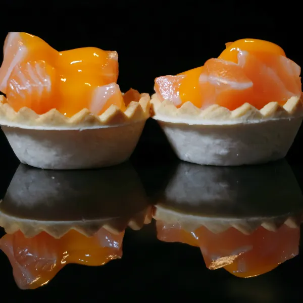 Tartaletas salmón, mango, salsa de mango (1u)