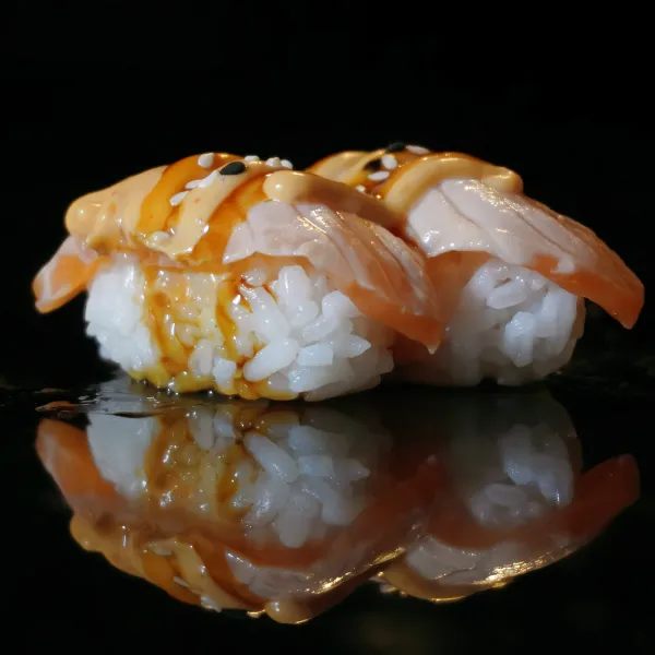 NIKIRI Salmón flambeado, especial mayofire, teriyaki (2u)
