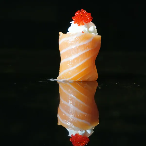 GUNKA Salmón, queso Philadelphia, tobiko (1u)