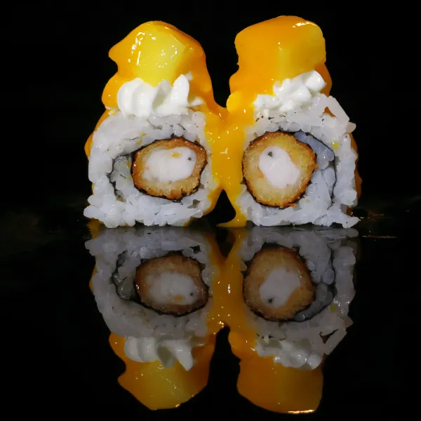 Langostinos tempura, queso Philadelphia, mango, salsa de mango (4u)