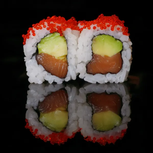 Salmón, aguacate, tobiko (4u)