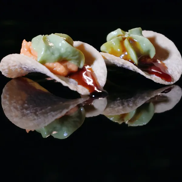 Chips atún picante, salsa aguacate, salsa teriyaki  (2u)